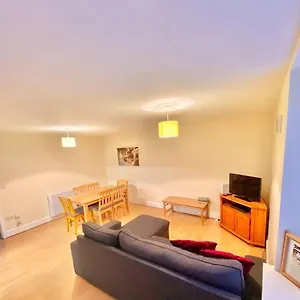 2 Bed In Centre Apartment